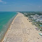 Апартаменты Comfy Flat 200mt From The Beach-beahost *
