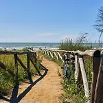 Апартаменты Comfy Flat 200mt From The Beach-beahost