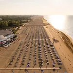 Comfy Flat 200mt From The Beach-beahost Бибионе